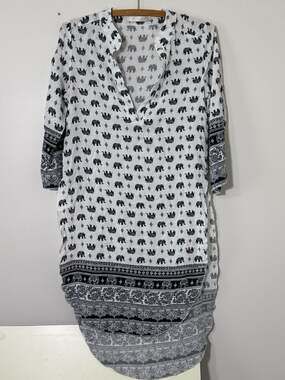 New Feeling Black and White Elephant Print Tunic Top